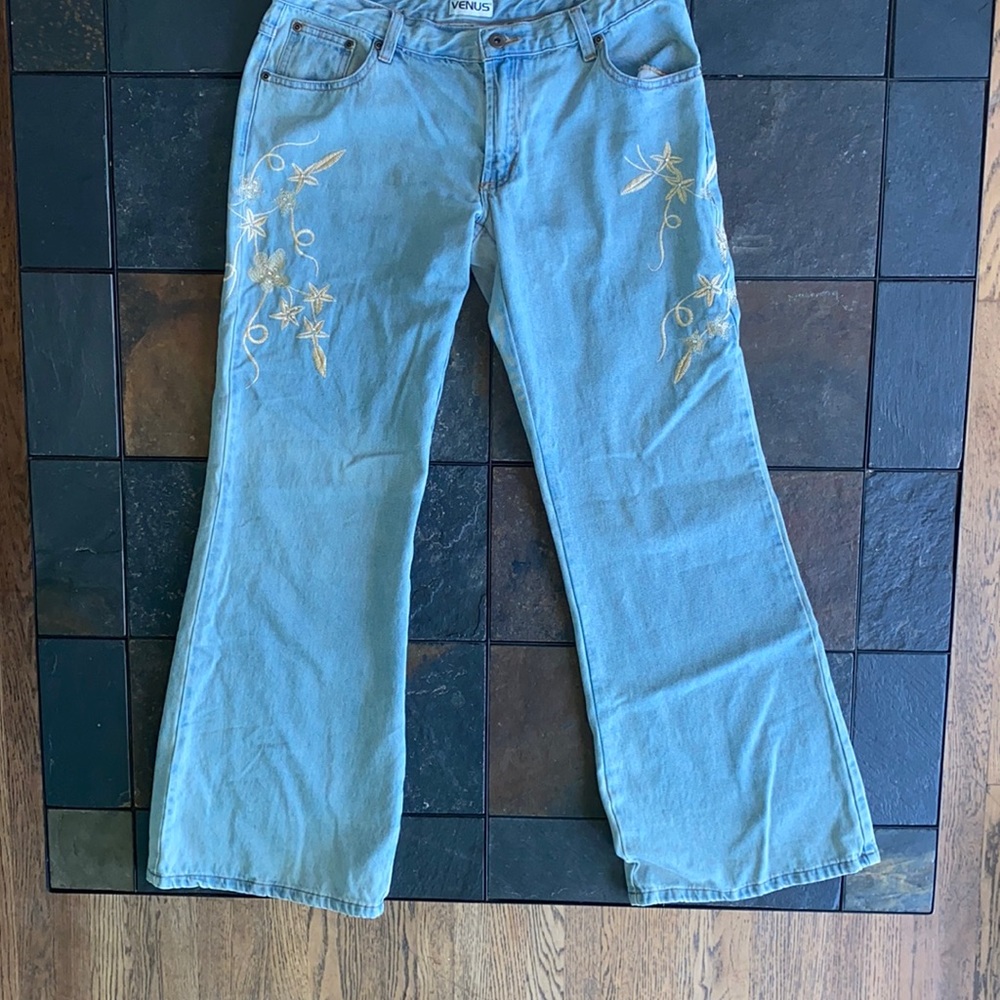 Embroidered low-rise flair jeans